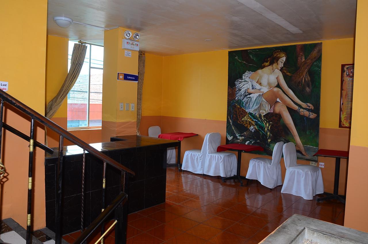 Hotel Real Madrid Riobamba Exteriör bild