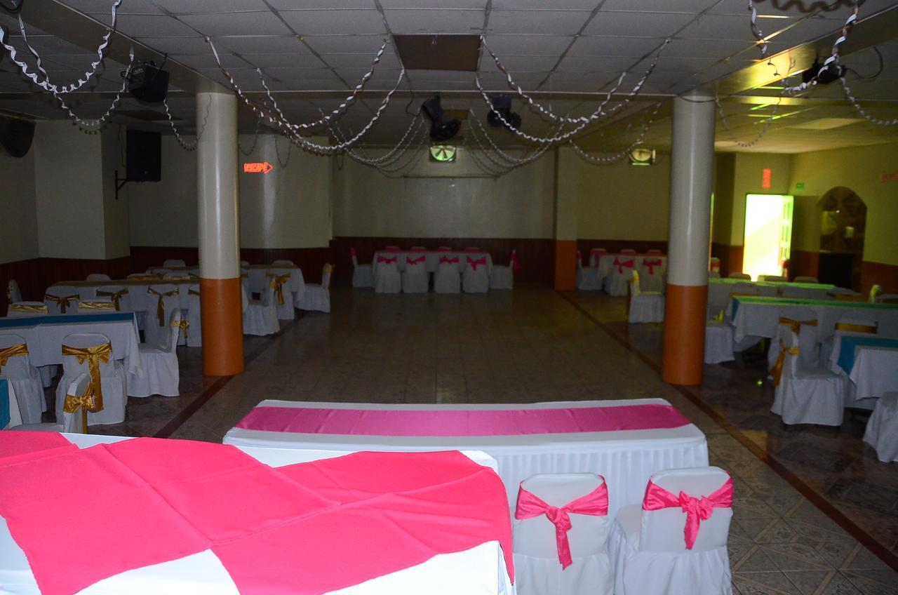 Hotel Real Madrid Riobamba Exteriör bild