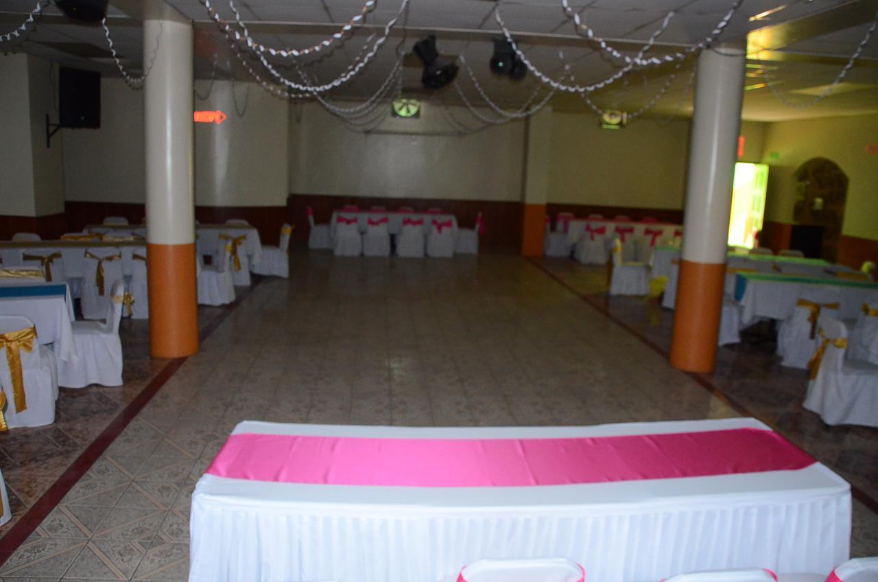 Hotel Real Madrid Riobamba Exteriör bild