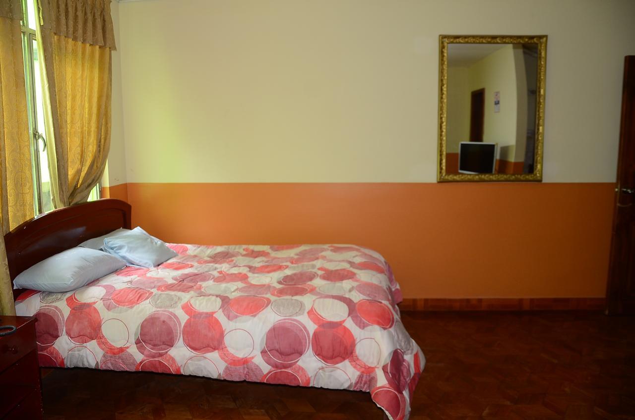 Hotel Real Madrid Riobamba Exteriör bild