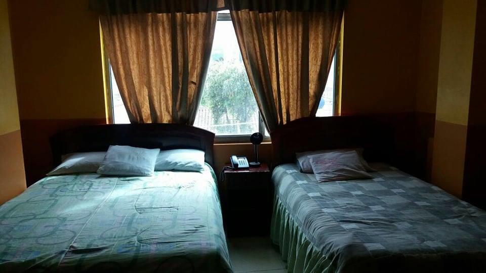 Hotel Real Madrid Riobamba Exteriör bild